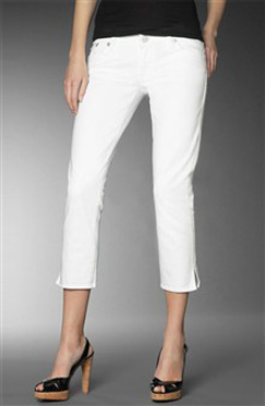 white capri jeans