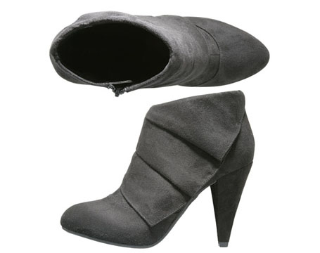 sasha-ruffle-bootie_091009 sasha-ruffle-bootie_091009